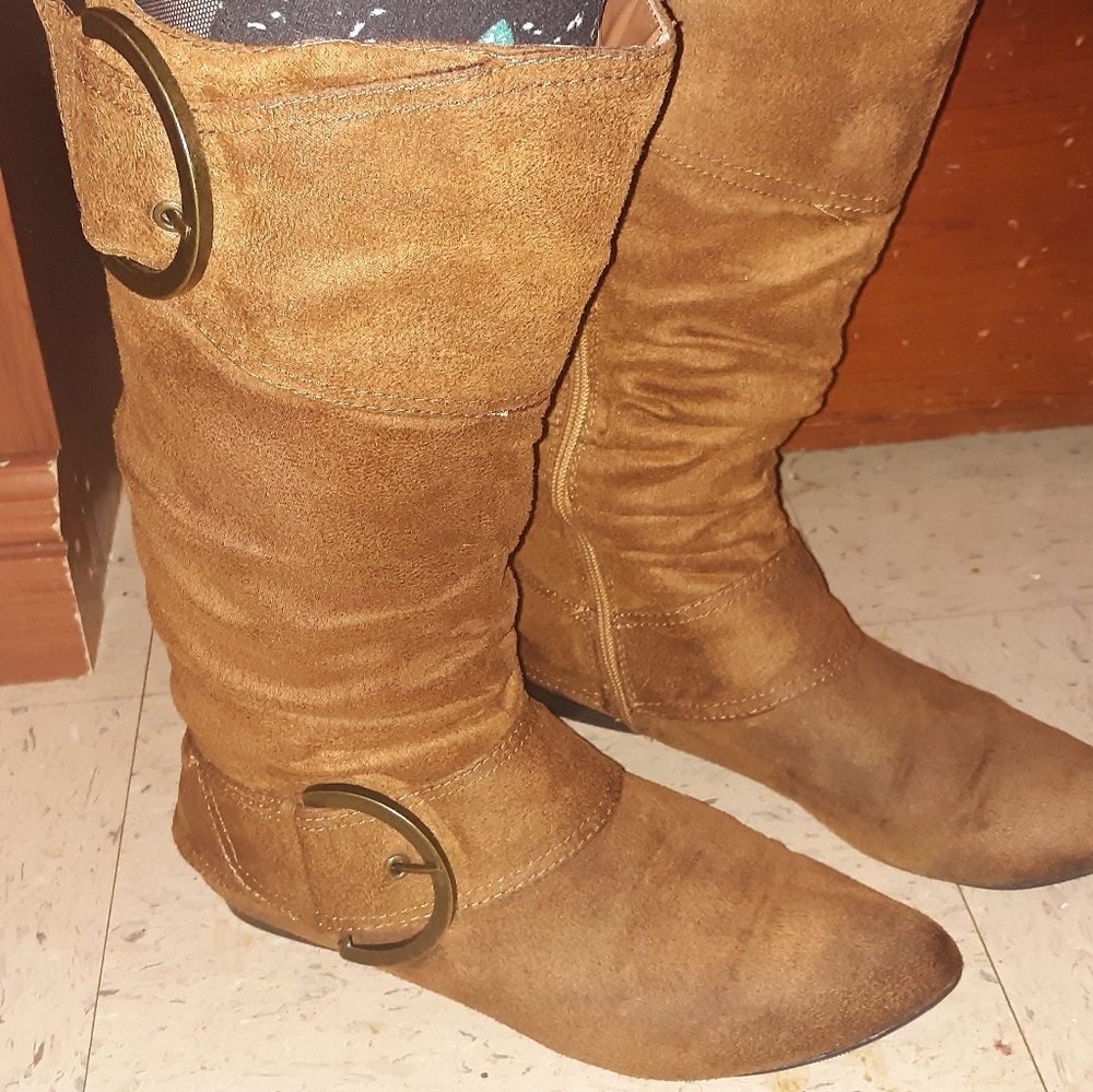 Womens boots size 9